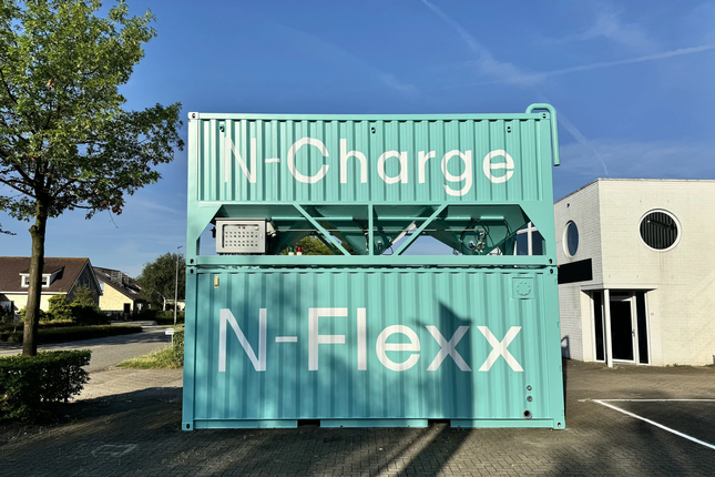 Modular N-Flexx and N-Charge container unit with sorbent hopper and control panel
